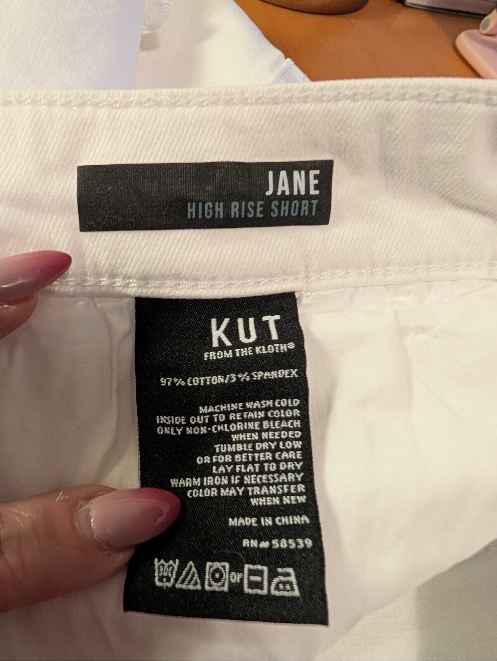 1921 - KUT from the Kloth White Denim Cut-Off Shorts Size 14 - Picture 9 of 10